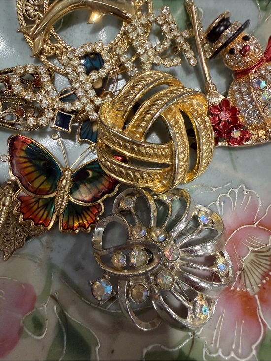 Jewelry - Modern Brooch Lot
